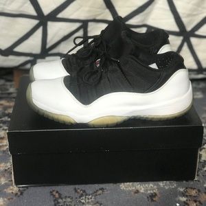 Air Jordan 11 Tuxedo